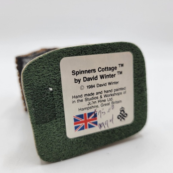 Vintage David Winter Spinners Cottage 1984 Painted Miniature Figure Collectible - Picture 3 of 15